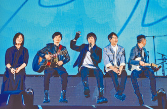 五月天惊传舞台起火「冒浓浓黑烟」主办方发警急公告