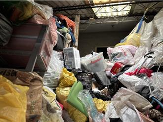 垃圾塞滿2層樓民宅 蟑螂老鼠亂竄飄惡臭 鄰居怨呼吸都難