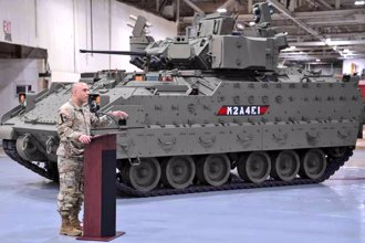 美军M2A4E1步战车登场 加装「铁拳」防护力提升