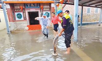 濃霧大雨侵襲金門 海空交通大亂