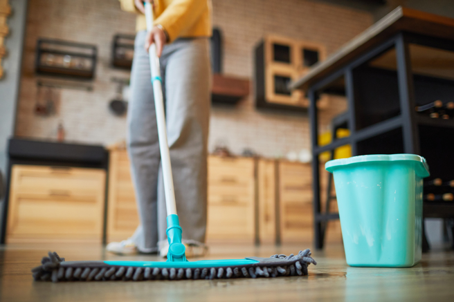女網友抱怨，自願當家庭主夫的男友做家事相當隨便，讓她無法把家託付給對方。（示意圖：shutterstock／達志）