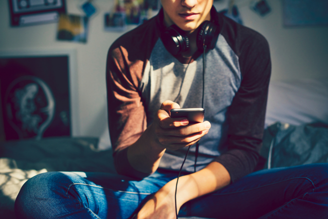 室友每天凌晨偷在房间打手枪，男网友每天被吵醒崩溃。（示意图：shutterstock／达志）