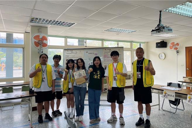 新竹高商學生以新竹市竹蓮寺及周邊商圈為範圍設計的「竹起你心中的蓮漪─實境解謎」遊戲，日前吸引近300人次參與。（新竹市政府提供／ 陳育賢新竹傳真）