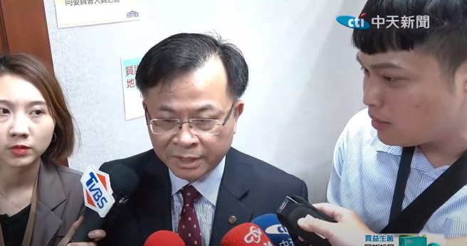 传有媒体大亨介入NCC新任主委提名，现任主委陈耀祥表示，他也是看媒体报导才知道，并不清楚。（截自中天新闻）