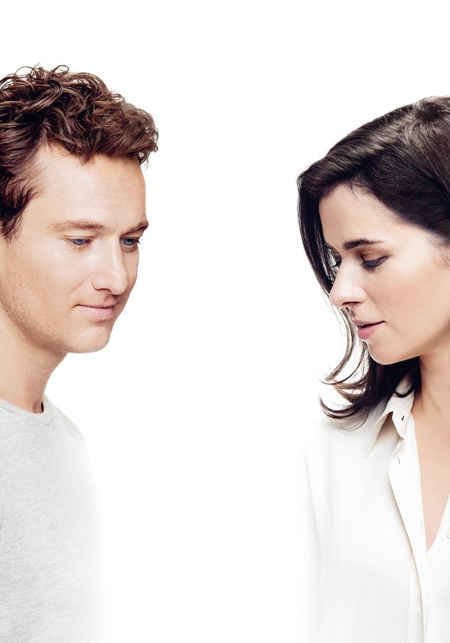 影帝亚歷山大菲林（左）跟影后诺拉提辛纳主演爱情电影《失眠的北风吹来爱情》。（海鹏提供）