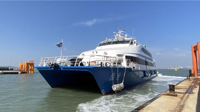 小三通往返金厦的船票自5月3日起均可线上预购，进一步提升售票服务之便利性。（于家麒摄）