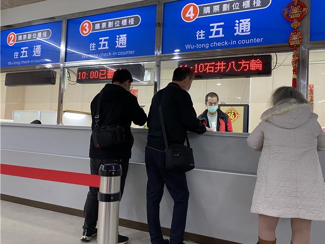 小三通往返金厦的船票自5月3日起均可线上预购，进一步提升售票服务之便利性。（于家麒摄）