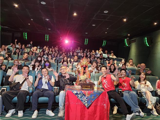 《鬼天厦》日前迎来天官武财神特别包场。（艾迪升传播提供）