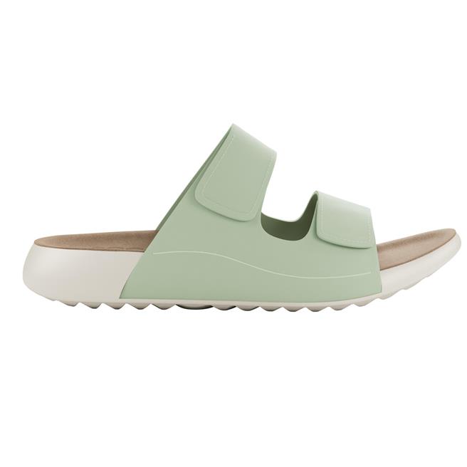 ECCO「COZMO 科摩」抹茶綠色，3980元。（ECCO提供／朱世凱台北傳真）