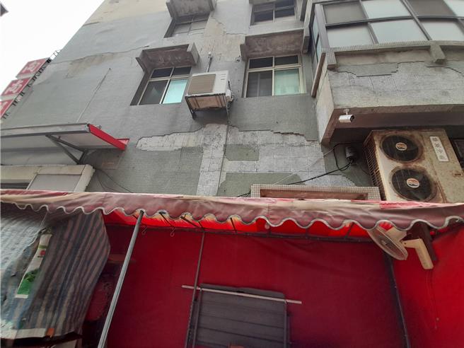 竹南鎮合作大樓屋況欠佳。（苗栗縣政府提供／李京昇苗栗傳真）