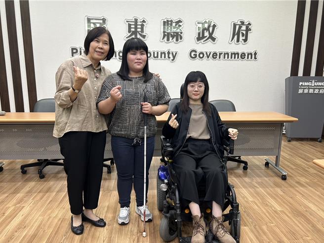 屏東縣政府貫徹身障定額進用措施，還超額進用身障員工，1日預估應進用56人，但實際進用62人，全力維護身心障礙者工作權益。（謝佳潾攝）