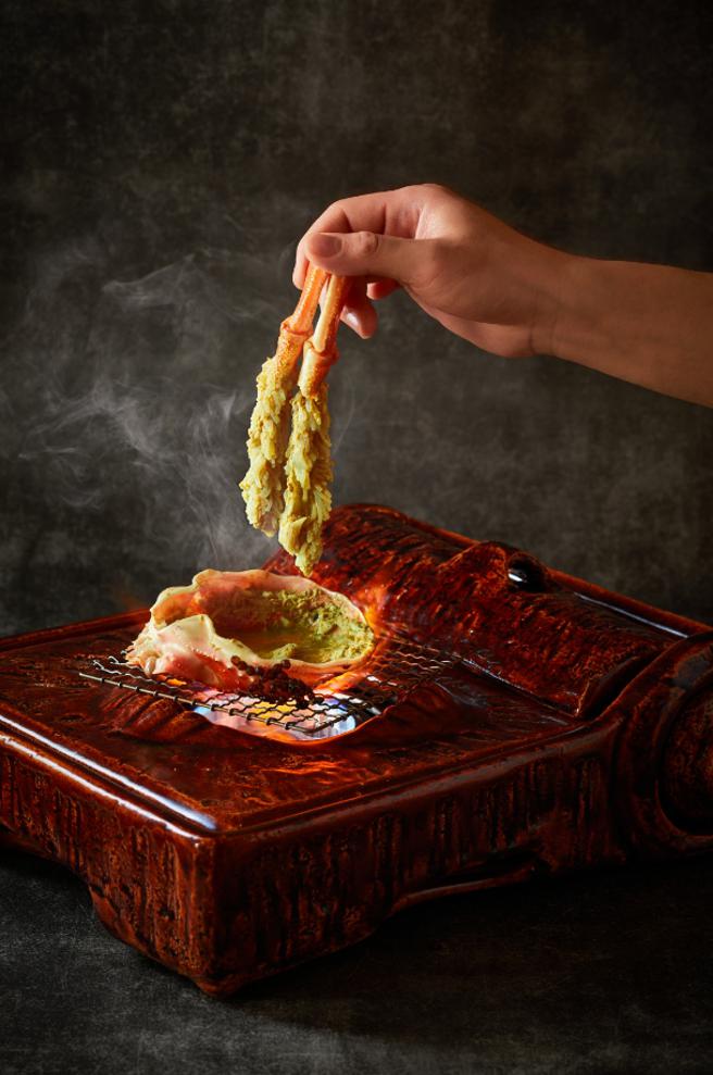 板桥大远百母亲节餐厅订位已至9成满，其中以高单价的初鱼日式料理等尤为抢手。（远百提供）