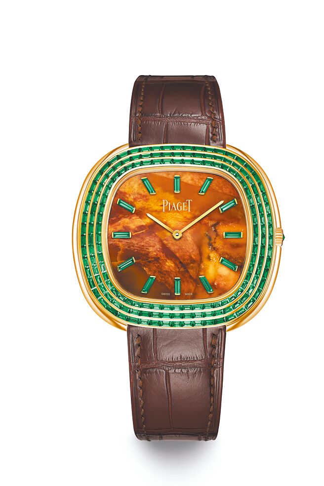 PIAGET Terrae黃K金木化石面盤祖母綠珠寶表，約1410萬元。（PIAGET提供）