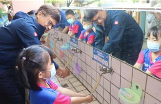 腸病毒持續升溫 高雄教育局長到校宣導防疫