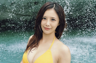 美女主播宋燕旻穿粉色裝告假 上圍快擠爆網讚：滿滿誠意