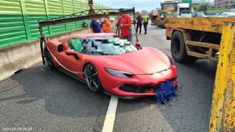 「钢铁大厂接班人」驾2千万法拉利国道自撞  3年前蓝宝坚尼也烧光