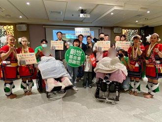 苗縣飯店助創世辦公益畫展 邀植物人與家屬提前過母親節