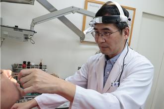 男鼻塞無法平躺睡還常流鼻血 竟是這物作祟