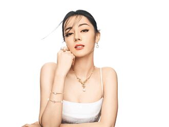 迪丽热巴迎花季 MIKIMOTO珍珠樱绽放