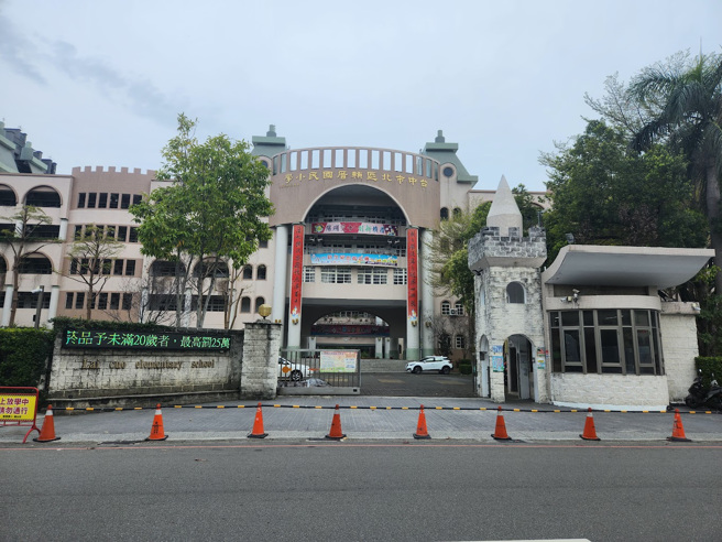 赖厝国小校风开放且学校不用穿制服，家长挤破头将孩子送进去读。（翻摄Google Maps）