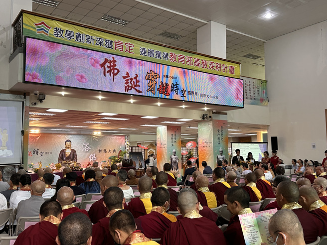 玄奘大學歡慶2024浴佛祈福大典於5月1日日盛大舉行，本次浴佛大典展現跨國、多元佛教文化風貌，結合教育、藝術、科技、環保規劃國際文化十大活動。風格獨樹一幟，展現跨國、多元佛教文化風貌。(照片/玄奘大學提供)