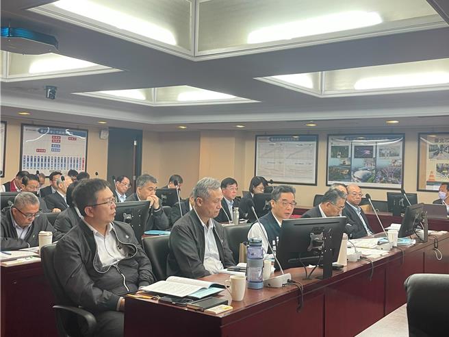 台北市捷运局2日赴议会交通委员会工作报告。（刘彦宜摄）