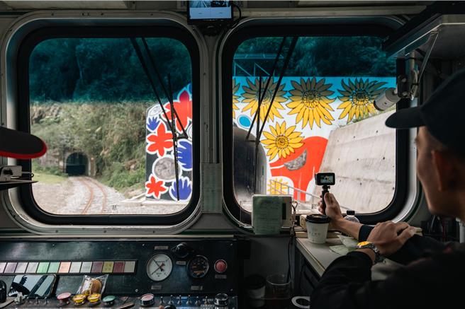 阿里山林業鐵路預計7月1日恢復全線通車運駛，目前也在進行全線軌道光纖網路鋪設，以建置異物入侵等告警系統。（林鐵及文資處提供／呂妍庭嘉義傳真）