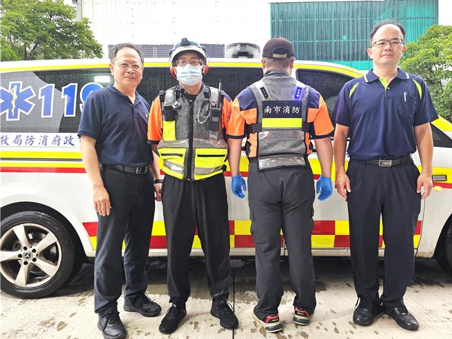 新款安全防护背心比现有防护背心重了4倍多。（民眾提供／宝智华台南传真）