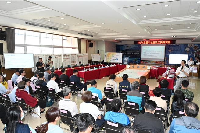 宜兰县消防局2日举行东区首场震灾示范演习，盼能让参演单位对辖区地震潜势有所认知，提早做好准备、解决突如其来的状况。（宜兰县政府提供／李忠一宜兰传真）