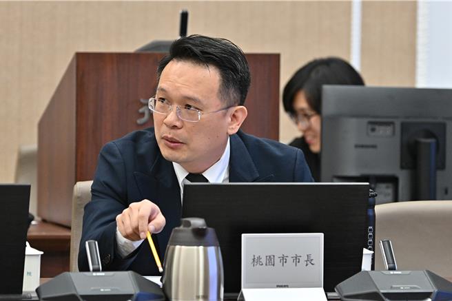 桃园市副市长苏俊宾2日出席院会直言，重建方案多数为灾后重建与振兴经济，却忽略台湾最需要的防灾韧性。（市府提供／蔡依珍桃园传真）