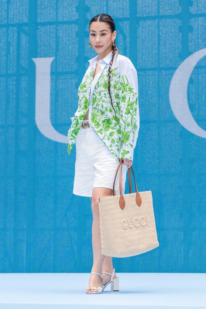 蔡詩芸身穿深V泳衣，外罩襯衫僅靠一顆扣子苦撐。（吳松翰攝）