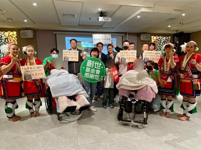 享沐時光莊園渡假酒店特協助辦理「百歲創辦人曹慶先生海灣畫」公益畫展。（創世提供／李京昇苗栗傳真）