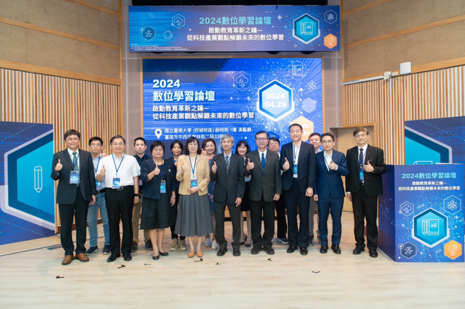 教育部長官、與會貴賓及各分項計畫團隊之合影。(照片/國立臺南大學提供)