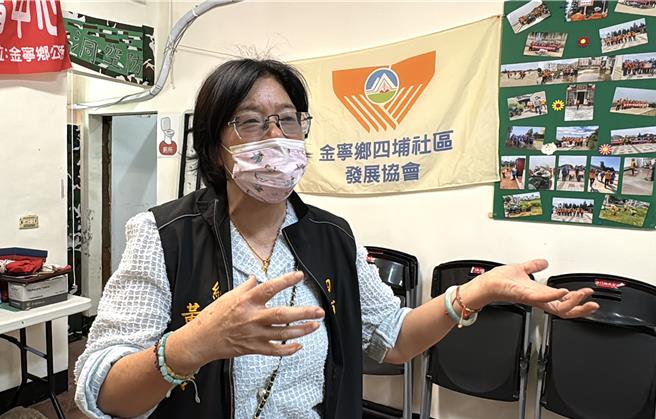 金寧乡四埔社区总干事黄美玲认为不能因金门各地区的活动中心数量太多遭监察院弹劾，就让一切都石沉大海，不该把其他社区的疏失加诸到他们身上，罔顾6500位居民的福利。（于家麒摄）
