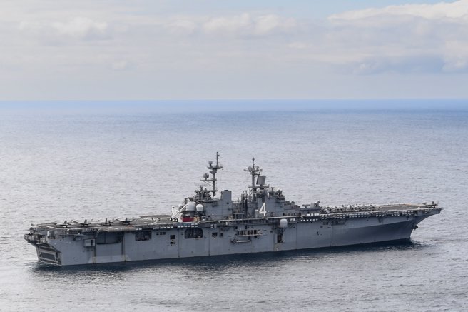 美国海军拳师号两栖突击舰，已完成收容F-35B战机的改装。(图/US NAVY)