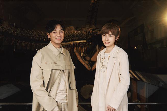 魏嘉瑩特別邀請Energy成員書偉合作對唱。（相映音樂提供）