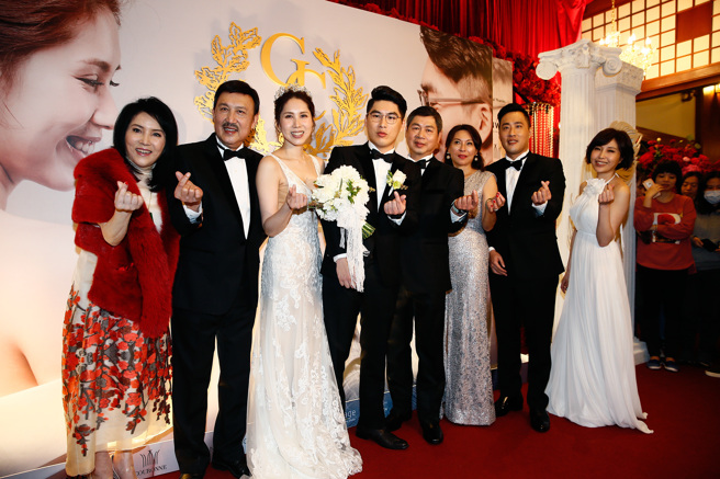 余天（左2）回应Gary（左4）事件。（图／中时资料照）