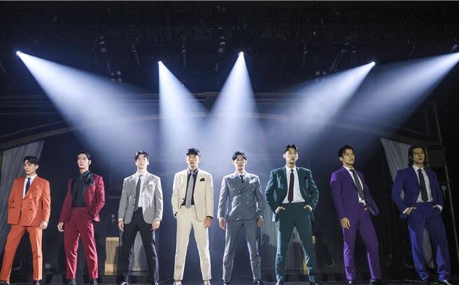 音樂劇《WILD WILD》2日舉辦彩排記者會，10位猛男一字排開超震撼。（寬宏藝術提供）