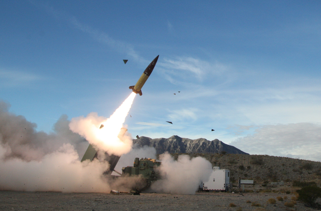 2021年12月14日，美军白沙飞弹靶场进行实弹演习，使用陆军战术飞弹系统。（DVIDS）