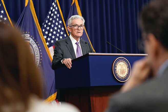 鲍尔可能重申2周前释出的讯息，强调近来的数据无法提振他们对通膨持续朝2％目标回落的信心，恐怕得花更多时间方可达标。图／美联社