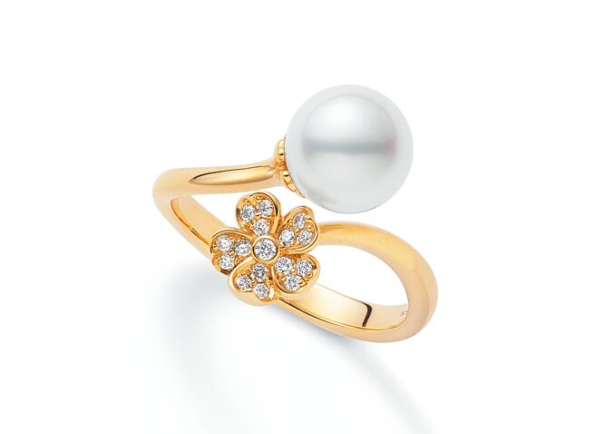 MIKIMOTO Cherry Blossom系列珍珠钻戒，8万6000元。（MIKIMOTO提供）