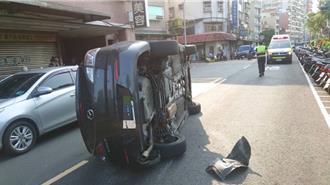 蘆洲派出所員警不小心翻車！所幸並無大礙