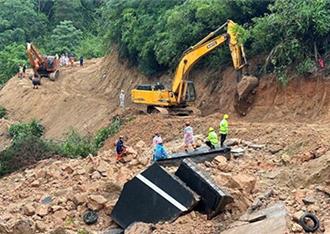 張國清赴梅大高速坍方路段  全力以赴做好救援救治工作排查隱患