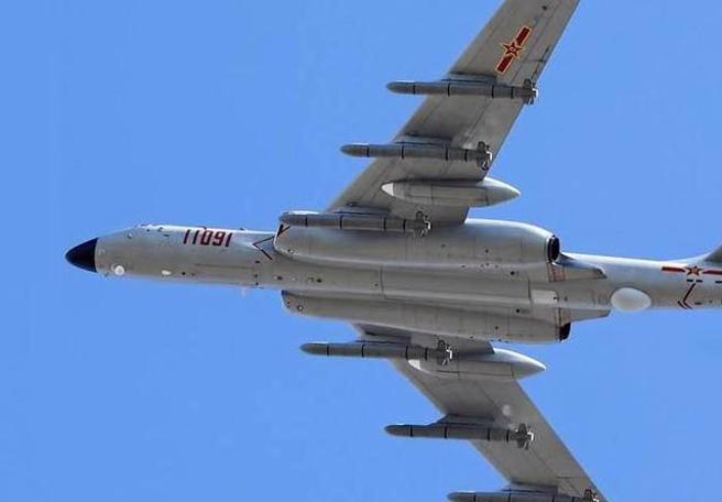 掛載長劍-20巡航導彈的轟-6K。（圖／網易新聞）