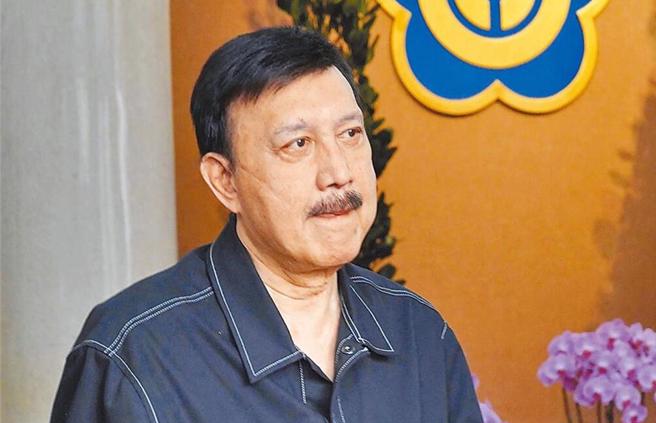 女婿当诈团遭逮亮特助名片 ，余天：办公室根本没有他的名字。（中时资料照）