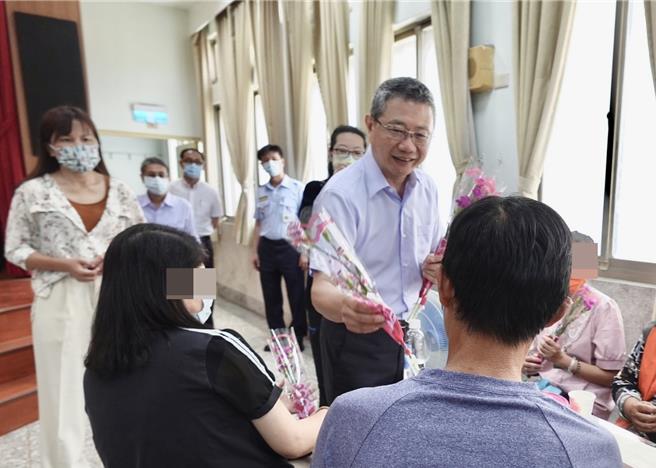 法務部矯正署苗栗少年觀護所於5月2日盛大舉辦收容少年母親節面對面懇親活動。（苗栗看守所提供／謝明俊苗栗傳真）