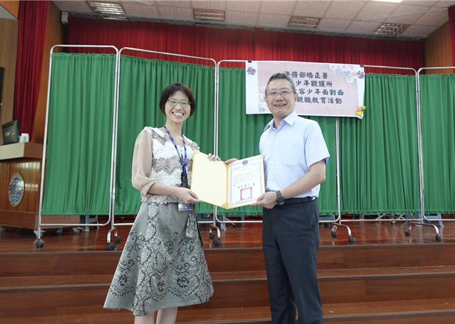 法務部矯正署苗栗少年觀護所於5月2日盛大舉辦收容少年母親節面對面懇親活動。（苗栗看守所提供／謝明俊苗栗傳真）