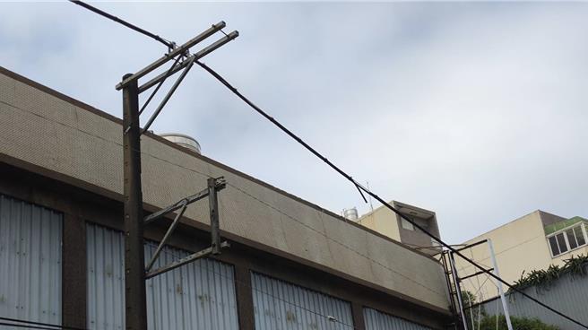 桃園中壢4995戶再傳停電，台電搶修。（台電提供／呂筱蟬桃園傳真）