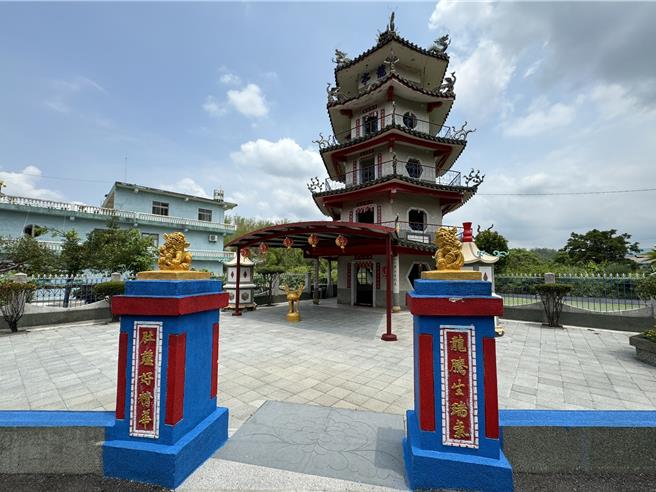 美濃區龍肚里最大敬字亭。（高雄市美濃區公所提供／林雅惠傳真）