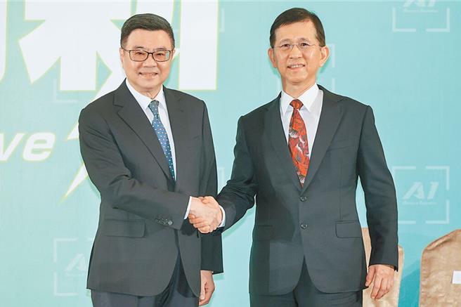 准阁揆卓荣泰（左）本月16日宣布由黄彦男（右）接任数位部长。（本报资料照片）